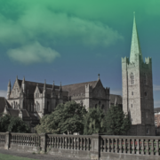 Catedral de Dublín con degradado verde